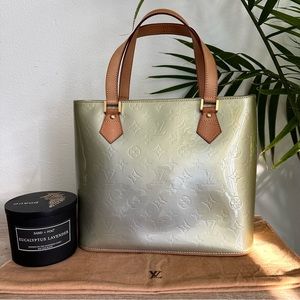 💚AUTHENTIC Louis Vuitton Vernis Houston💚